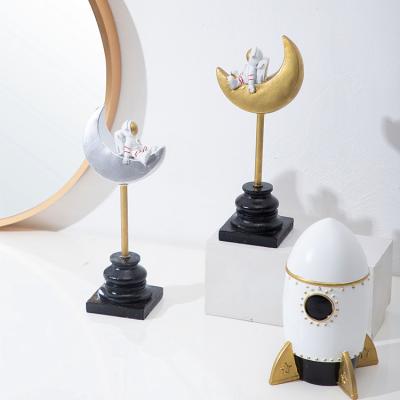 China Wholesale Cheap Stylish Astronaut Shape Craft Modern Unique Home Ornament for sale