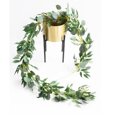 China Modern wholesale 2m artificial eucalyptus and willow leaves garland for flower arrangements and wedding decorations for sale