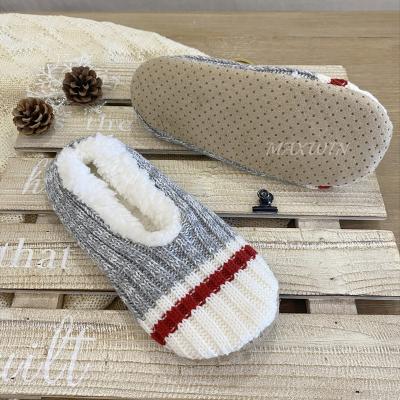 China Light 2022 Hot Sale Wholesale High Quality Floor Socks Slipper for sale