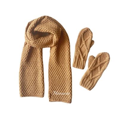 China 2022 Mid Warm Winter Knit Warm Set Gift Scarf Gloves for sale