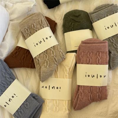 China New Trendy Socks Sweat-absorbent 2021 Fashion Woolen Women Socks Winter Slouch Indoor Thermal Woven Thick Warm Socks for sale