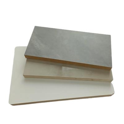 China Modern White Melamine MDF Waterproof Face MDF Board Sheets Manufacturer Size 6x8ft for sale