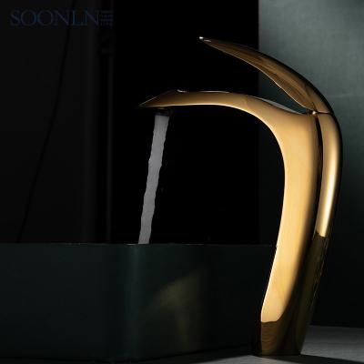 China Luxury And Modern Golden Brass Large Body Single Lever Bathroom Faucets Modern Widespread Faucets for sale