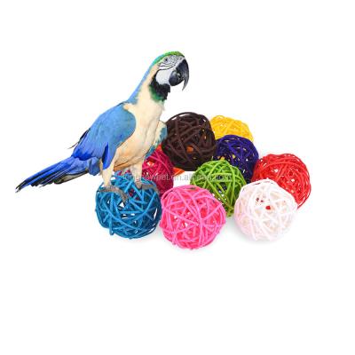 China New Viable Listing Random Colorful Circular Bird Toy Parrot Favorite Interactive Balloons Pet Accessories for sale