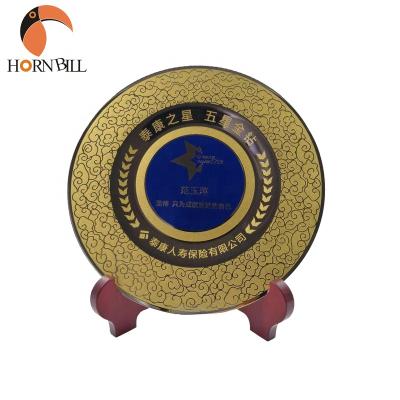 China China Hornbill Custom Design Promotion Gift Items Etching 24K 999 Gold Brass Honor Award Souvenir Metal Plaque With Wooden Stand for sale