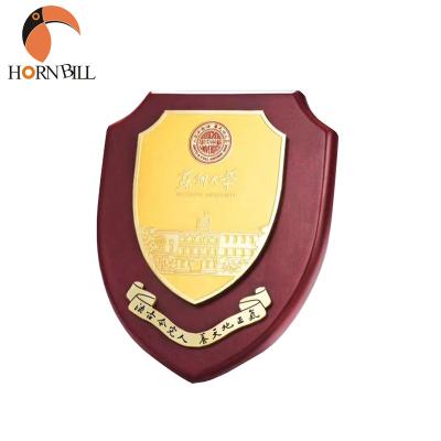 China Europe Stamping Enamel Custom Delicate Professional Honor Keepsake Shape Shield Metal College Gold University Wall Decoration Wooden Plaque for sale