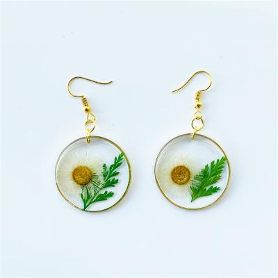 China New Japanese and Korean version romantic simple and fashionable temperament earrings epoxy resin flower earrings handmade jewelry of real for sale