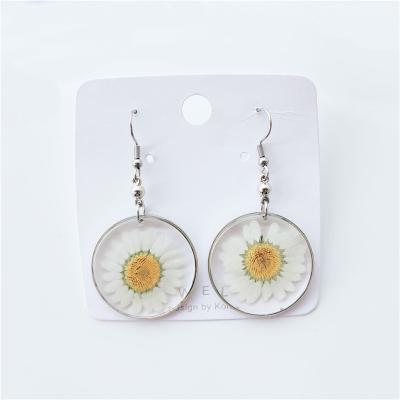 China Hot-selling hot-selling romantic border dry female jewelry epoxy resin flower chrysanthemum earrings crystal earrings for sale