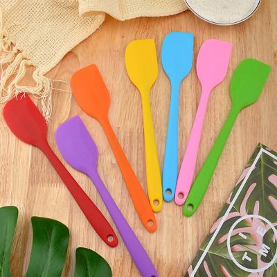 China Sustainable Cake Decorating Tools 8 Inch Food Grade Silicone Spatula For Pastry Baking for sale