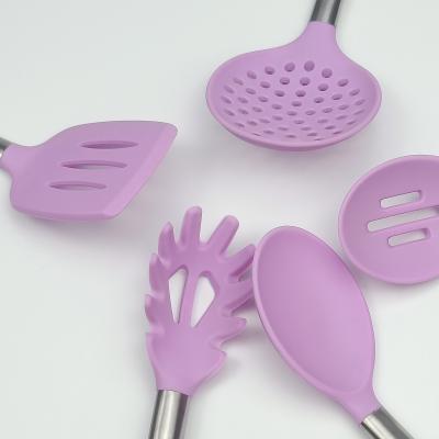 China Viable Reusable Adaptive Heat Resistant Kitchen Accessories 5 Pieces Silicone Nonstick Kitchen Utensil Set With Stainless Steel Handle for sale