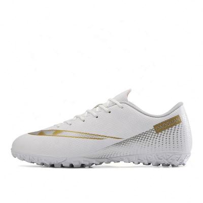 China Sepatu Bola Man Boys Soccer White New Quality Fashion Trend Kids Sport Sneakers Futsal Indoor Soccer Training Shoes for sale