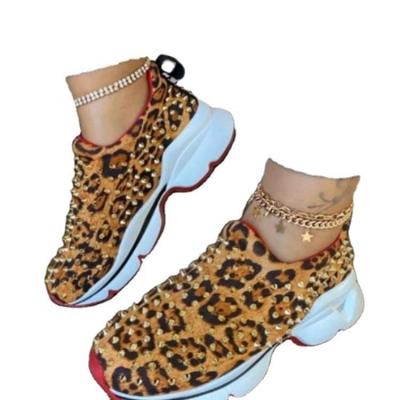 China Women's fashion cushioning rivets famous brands of designer red sneakers sneakers bottoms for sale