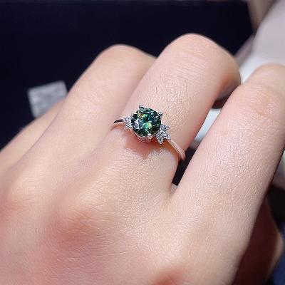 China 925 Silver Casual/Sporty Engagement Ring Diamond 1Carat Around Green Blue Moissanite Ring for sale