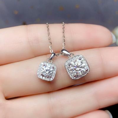 China Others 0.5 1 Carat Moissanite Necklace Women's Jewelry 925 Sterling Silver Special Wholesale Diamonds for sale