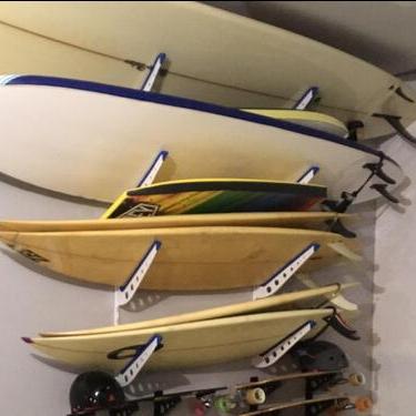 China Stored Adjustable 4 Surfboard Wall Mount Hanger for sale