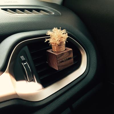 China China Creative Diffuser Wood Ornaments Perfume Air Freshener Diffuser Duct Clip Essential Oil Car Diffuser Decorative Duct Clip for sale