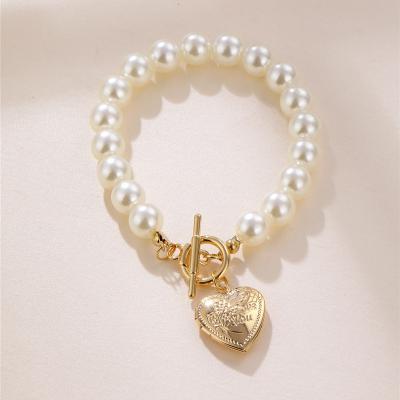 China YI Fashion Personality Fashion Peach Pearl White Heart Pendant Bracelet Romantic Soft Jingle Necklace for sale