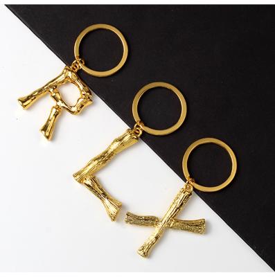 China Hot Selling Creative Gold Plated YI Fashion Jingle English Alphabet Key Chain Alloy Couples Accessories 26 for sale