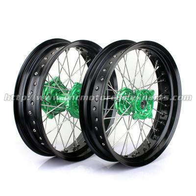 China Los ejes de rueda de encargo negros de la motocicleta de 17 pulgadas anodizaron diverso color en venta