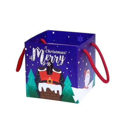 China 2021 Spot Recyclable Christmas Tote Bag Gift Bag Paper Christmas Eve Packing Box for sale