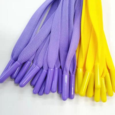 Cina Hot Selling Eco-friendly/Washable Colorful Styles Flat Waves Rope With Metal Tips. in vendita