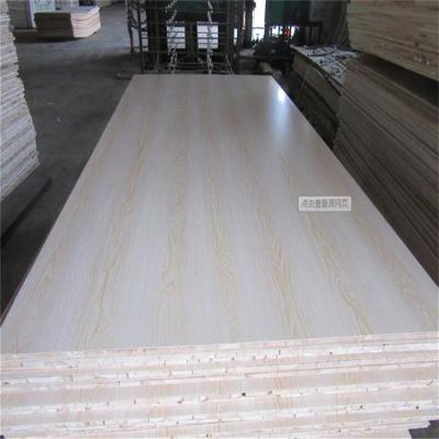 China Furniture Grade 18mm Traditional Melamine Laminated Block Board / Blockboard for sale