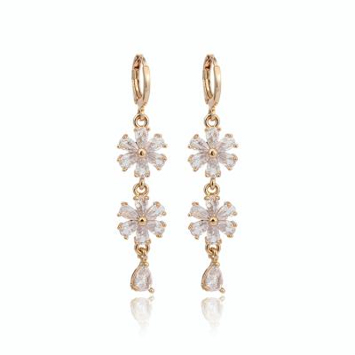 China Cheap fashion jewelry brass gold plated sparkle earring, fashion accessory earring for sale