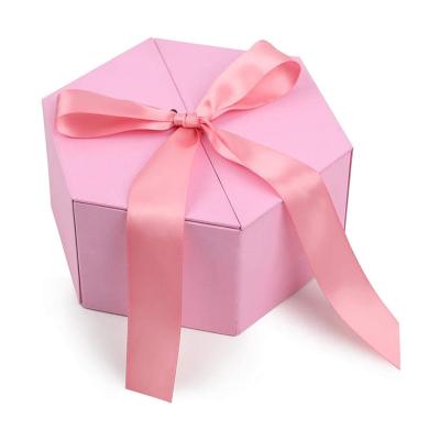 China Recycled Packaging Paper Materials Custom Gift Foldable Magnetic Gift Box With Ribbon Closure for sale