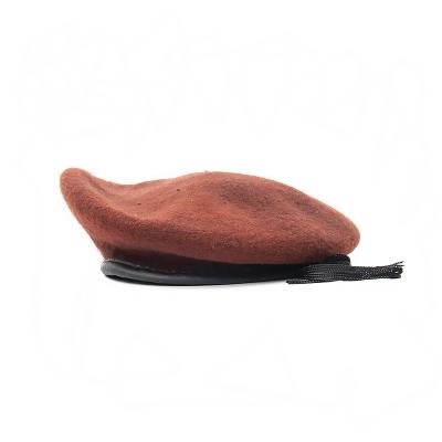 China Luchting Herfst- en winterbaret Flat Top Solid Color Wool Painter Hat Te koop