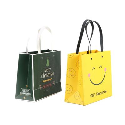 China China Recyclable Custom Printed Paper Gift Bag , Shopping Bag With Handle for sale