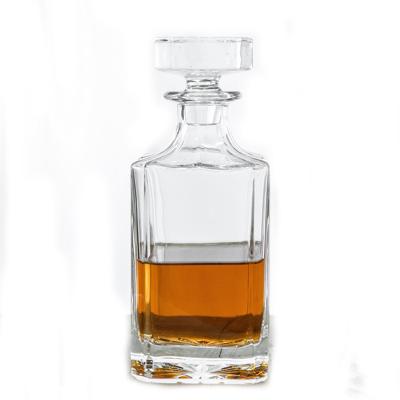 China Sustainable Squarer 750ml Wine Decanter Glass Whiskey Decanter With Glass Stopper for sale