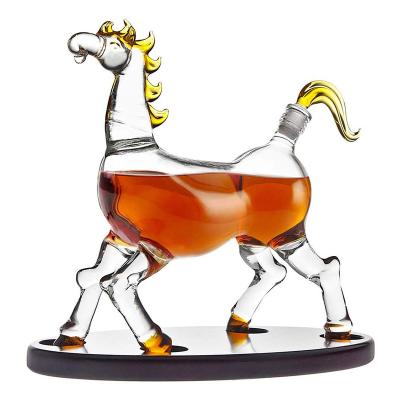 China Handmade Beverage Horse Shaped Glass Whiskey Liquor Decanter for sale