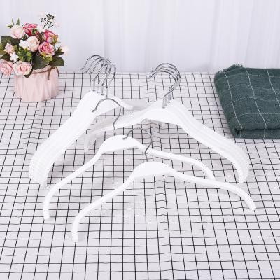 China Durable Cheap Price Anti-Slip Garment Hangers Coat Household Plastic Hangers for sale