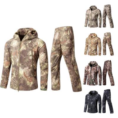 China Custom Anti-Static Sharkskin Softshell Camouflage Outdoor Rise Tactical Uniform Waterproof Jacket Pants Clothing Tactical Suit for sale