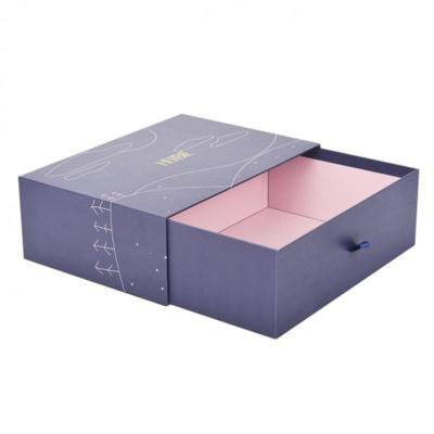 China Recycled Materials Customized Baby Clothing Packaging Box Luxury Clothes Garment Accessories Box for sale