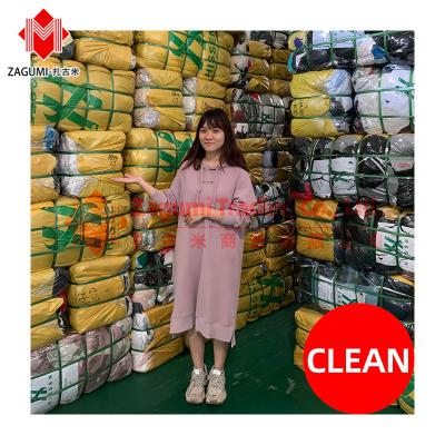 China Polyester / Cotton Blended Africa Lowest Price Bales Used Clothing Lots With Discount Clothes Bales for sale