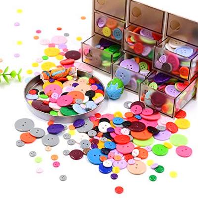 China Early Education Decorative Buttons 800 Pcs Assorted Sizes Resin Buttons Round Craft For Sewing DIY Kids Crafts Manual Button Painting for sale