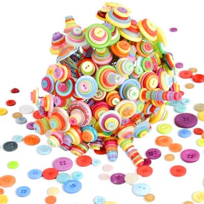 China Early Education 700 Pcs/Color Children Buttons DIY Craft DIY Handmade Children's Button Ornament Assorted Sizes 0.6-3.CM Manual Painting 4 Holes for sale