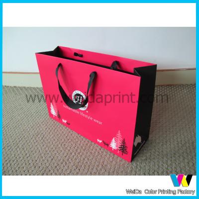 China CMYK poco rojo para las materias/los juguetes diarios empapelan bolsos del regalo con la cuerda plana en venta