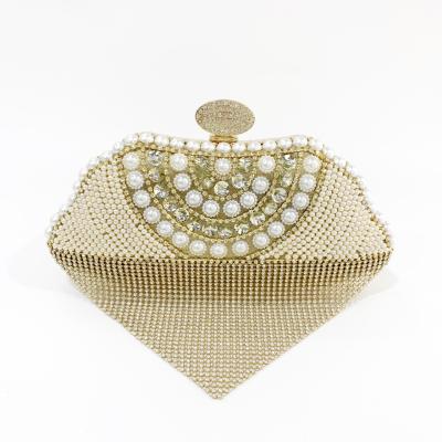 China Luxury Saddle Diamond Lattice Clutch Bag PU Leather Even Clutch Bag for sale