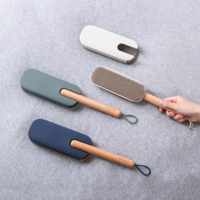 China Wooden Handle Stocked Cat Dog Hair Remover Brush Pet Hair Roller Fiber Efficient Wholesale Grooming Tool for sale