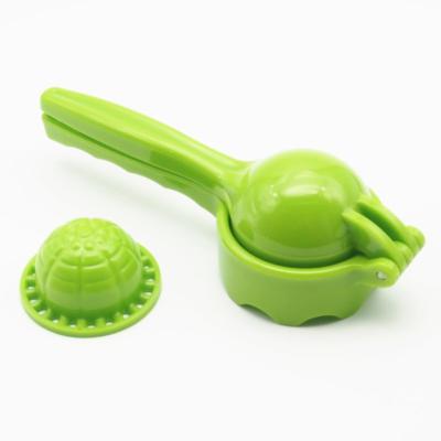 China Sustainable Plastic Lemon Squeezer Manual Citrus Juicer for sale