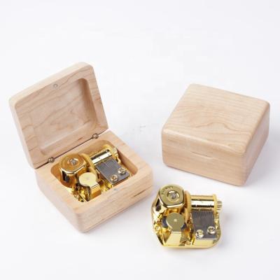 China Delicate and Exquisite Custom Wind Logo and Operate Wooden Hand Crank Music Box for sale