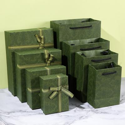 China Handmade Wholesale Custom Rigid Luxury Paper Cosmetic Packaging Gift Box With Lid for sale