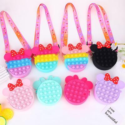 China Fashion kids clips 2022 pink mickey mouse pop it messenger bags silicone mickey head pop it coin purse cross - body bag for toddler for sale