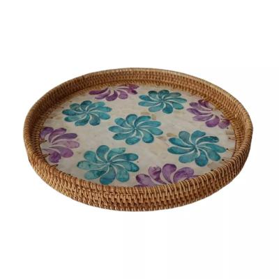 China Sustainable Modern Manufacturer Handmade Decorative Serving Basket Rattan Woven Round Tray With Handle White for sale