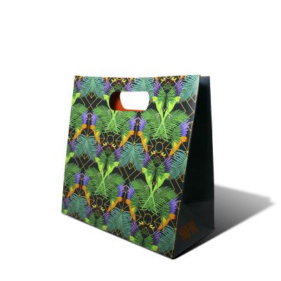 China Luxury Recyclable / Biodegradable Sustainable Kraft Paper Bag , Sell Well New Type Gift Paper Gift Bags for sale