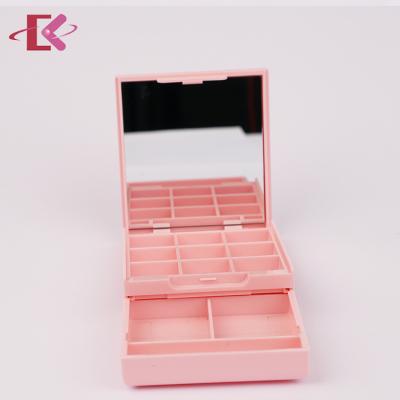 China Recyclable Hot Sale Square Empty Eyeshadow Case Eyeshadow Palette Packaging Palette Plastic With Mirror for sale