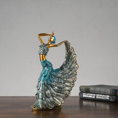 China 100% Handmade European Classical Decor Peacock Resin Home Dance Decorations for sale