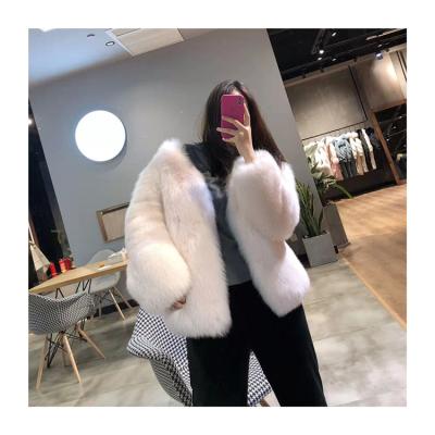 China Hot Selling Thick Raincoat, Warm And Short Style Coat, Real Women's Winter Natural Fur Coat White Fox Sheer Bubble Sleeve Coat 2022 for sale